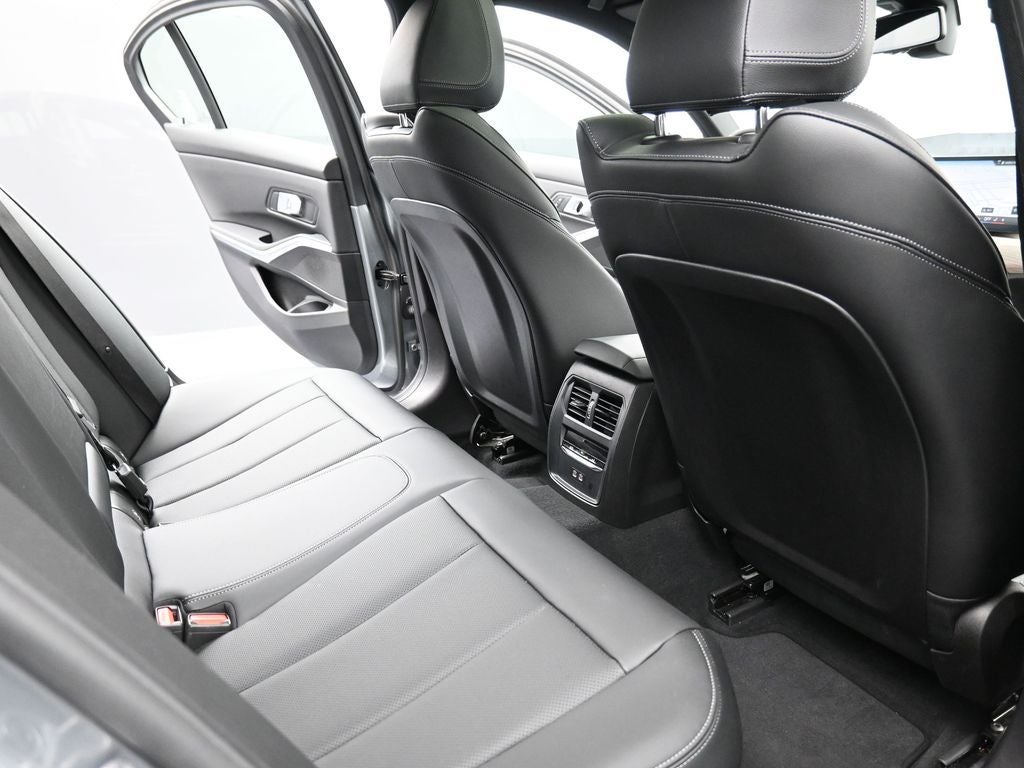 2025 BMW 3 Series 330i xDrive