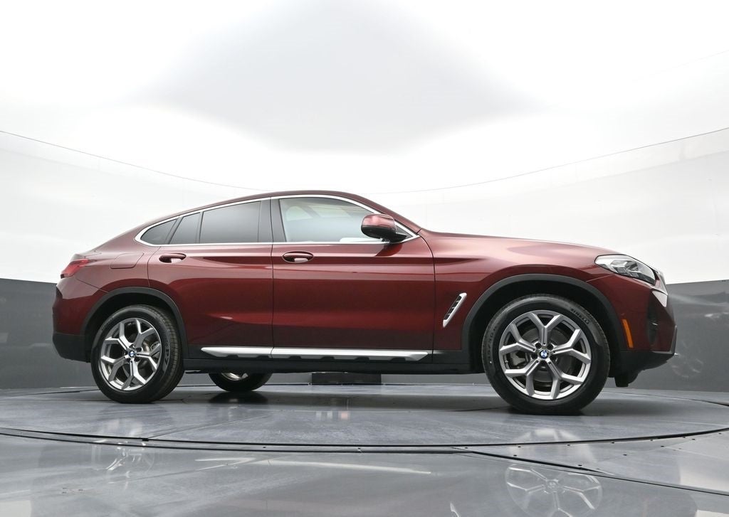 2025 BMW X4 xDrive30i
