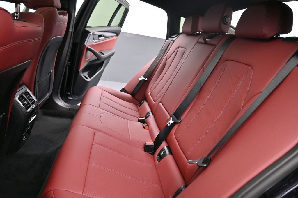 2025 BMW X4 xDrive30i