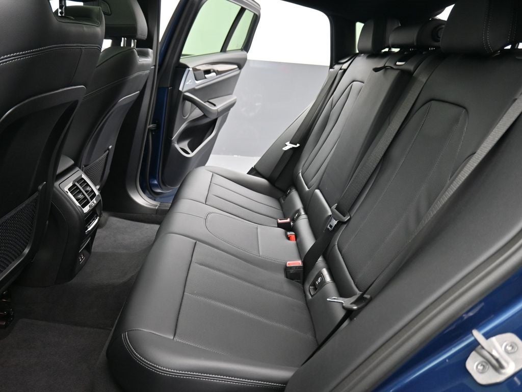 2025 BMW X4 xDrive30i