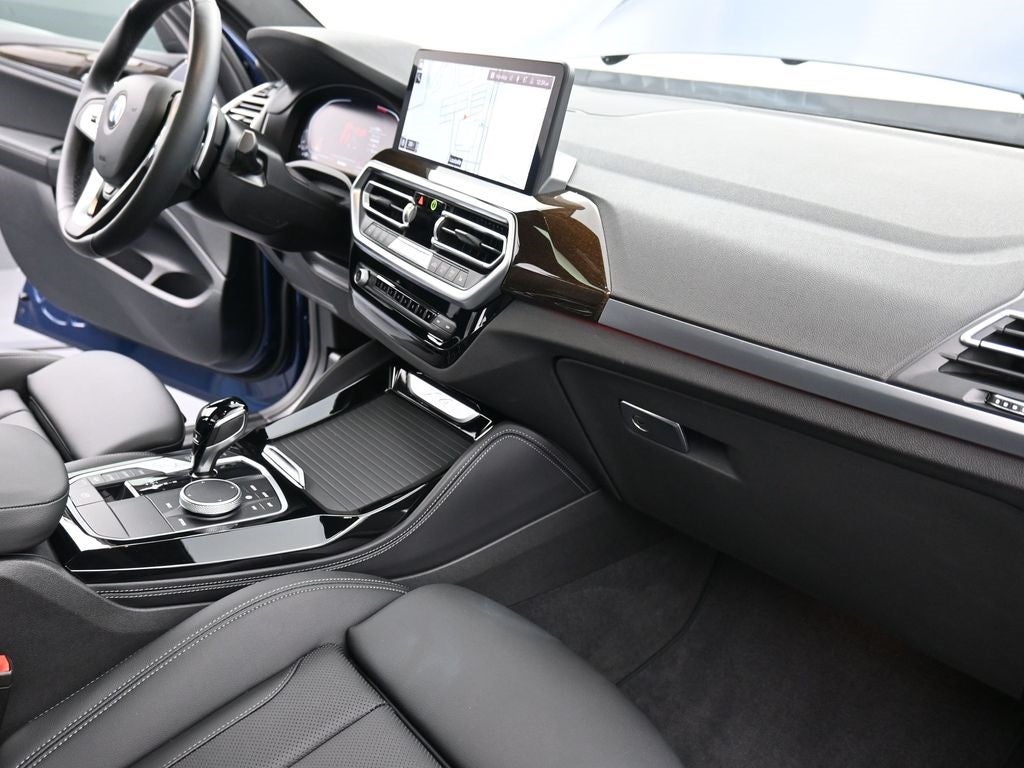 2025 BMW X4 xDrive30i