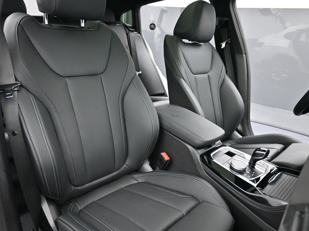 2025 BMW X4 xDrive30i
