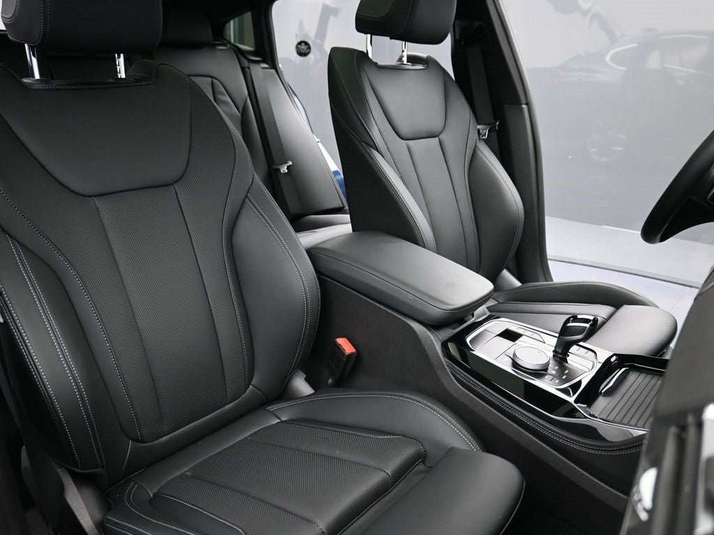 2025 BMW X4 xDrive30i