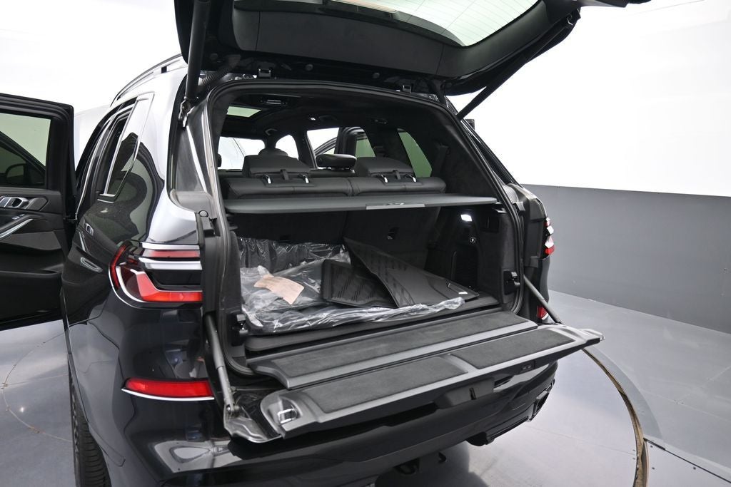 2025 BMW X7 M60i