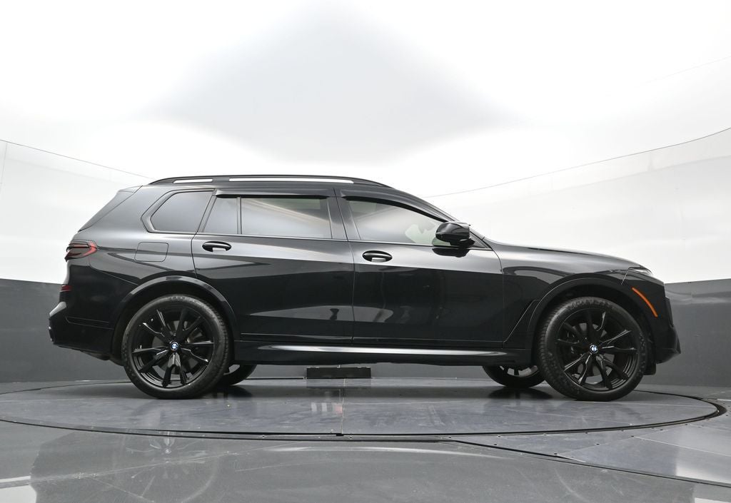 2025 BMW X7 M60i