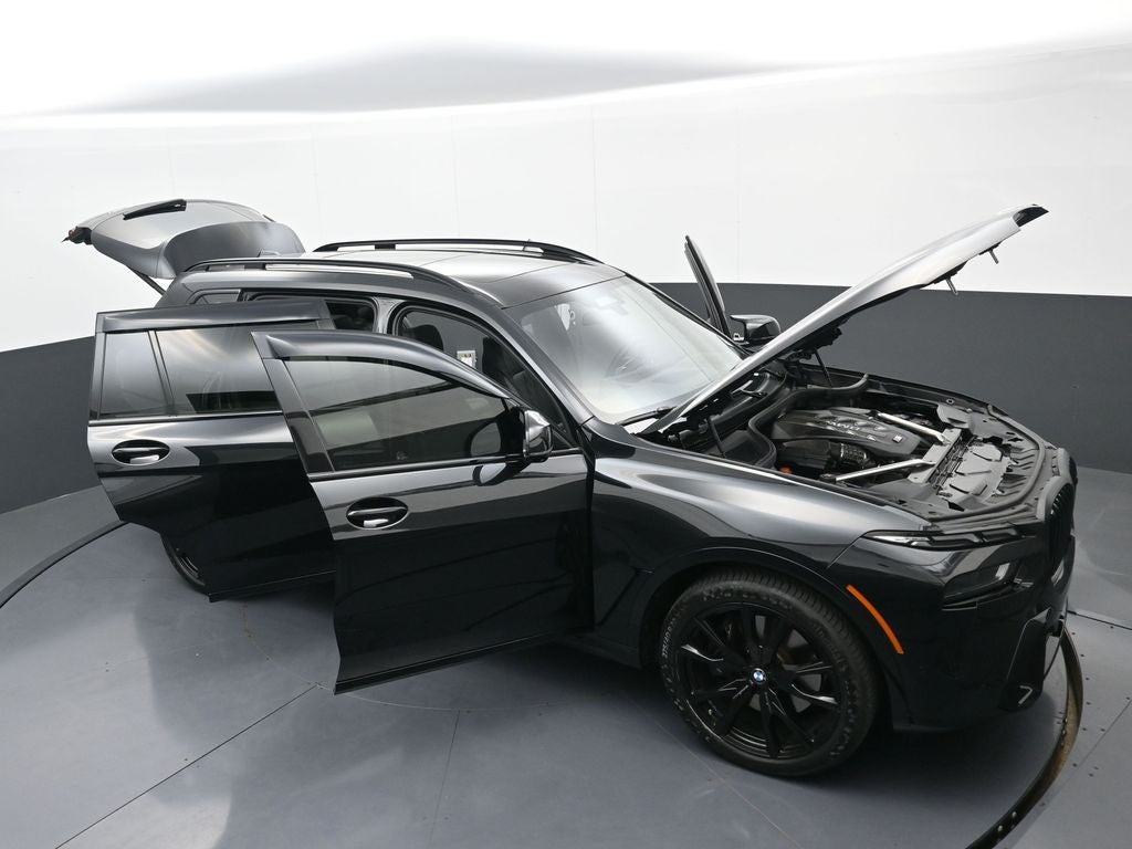 2025 BMW X7 M60i