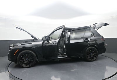 2025 BMW X7 M60i