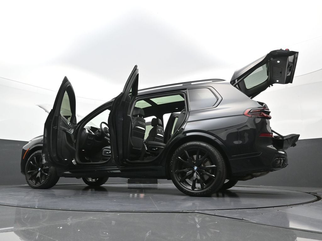 2025 BMW X7 M60i