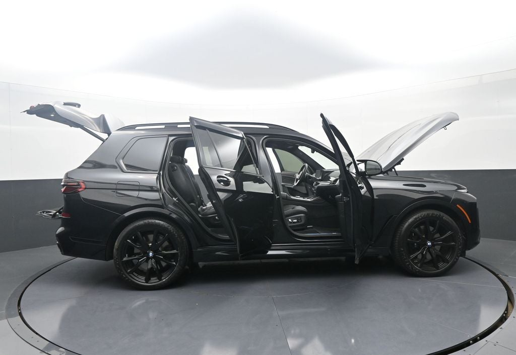 2025 BMW X7 M60i