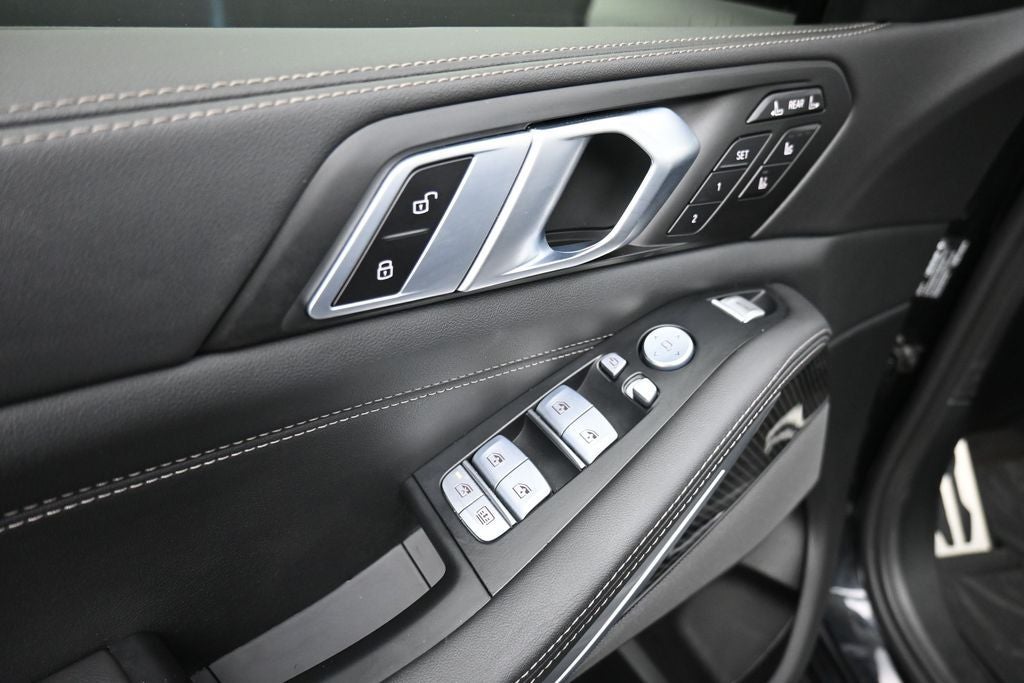 2025 BMW X7 M60i