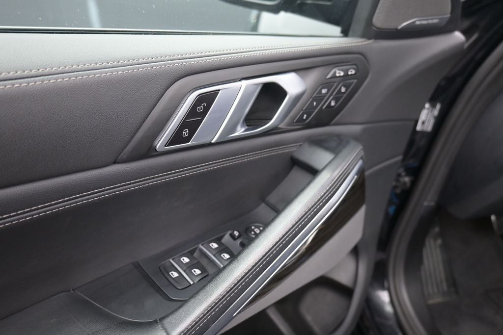 2025 BMW X6 xDrive40i