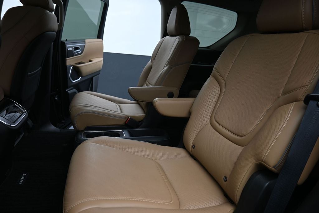2025 INFINITI QX80 LUXE