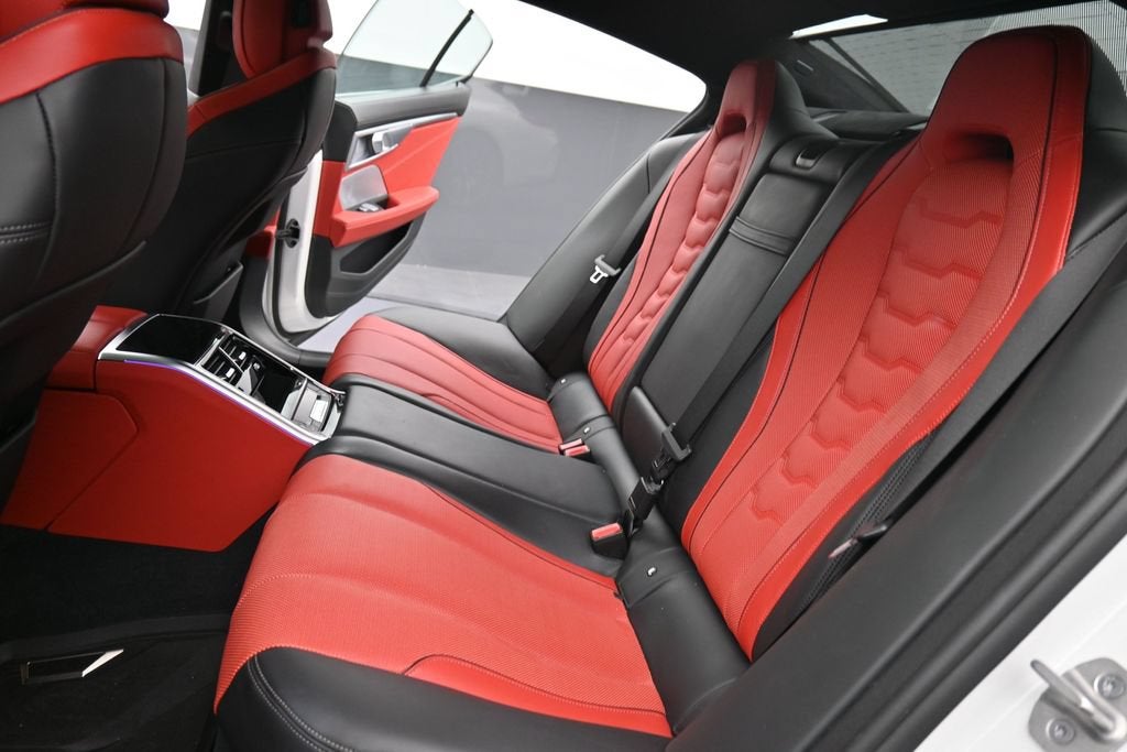 2024 BMW 8 Series M850i