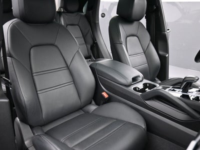 2023 Porsche Cayenne Base