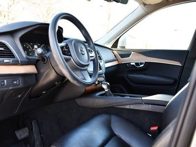 2022 Volvo XC90 Momentum