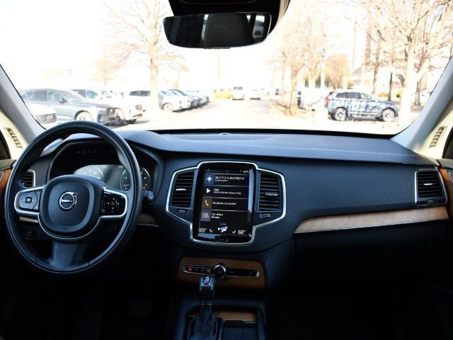 2022 Volvo XC90 Momentum