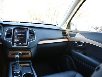 2022 Volvo XC90 Momentum