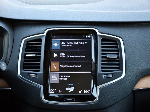 2022 Volvo XC90 Momentum