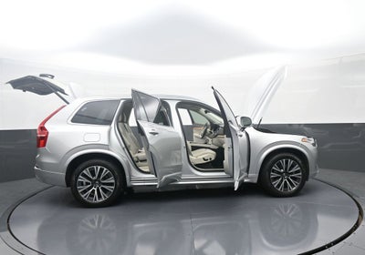 2022 Volvo XC90 Momentum