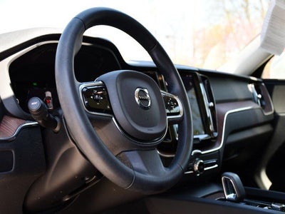 2023 Volvo XC60 Plus Bright Theme