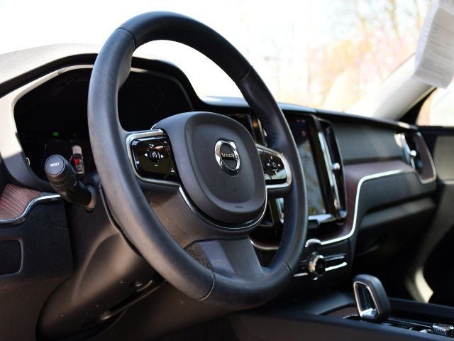2023 Volvo XC60 Plus Bright Theme