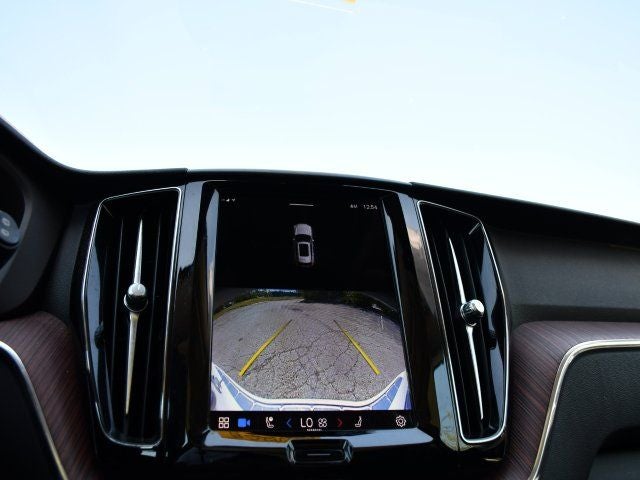2023 Volvo XC60 Plus Bright Theme