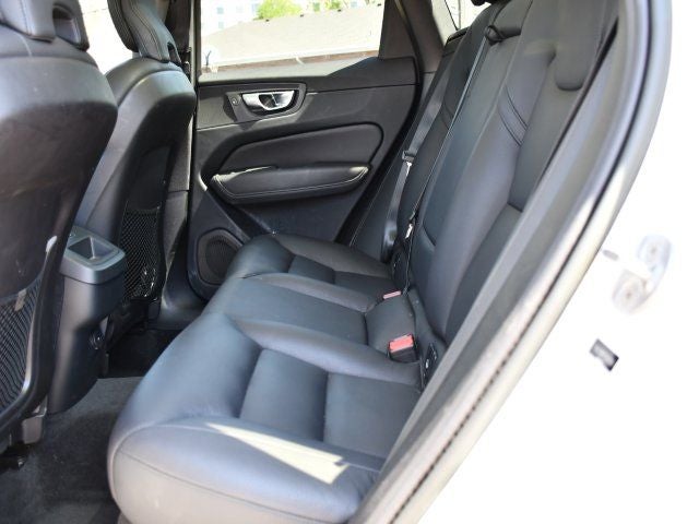 2023 Volvo XC60 Plus Bright Theme