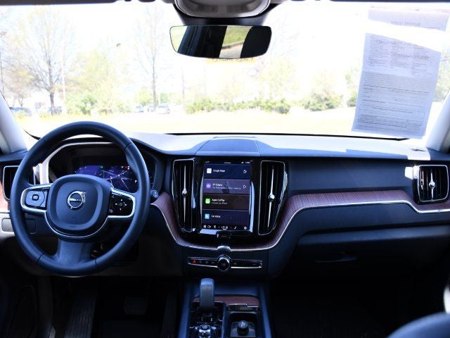 2023 Volvo XC60 Plus Bright Theme