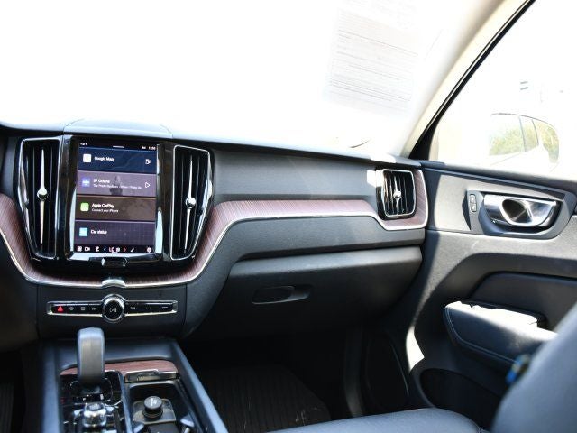2023 Volvo XC60 Plus Bright Theme