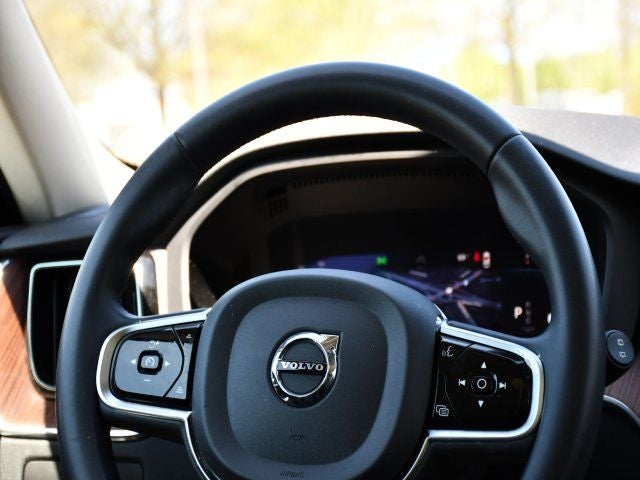 2023 Volvo XC60 Plus Bright Theme