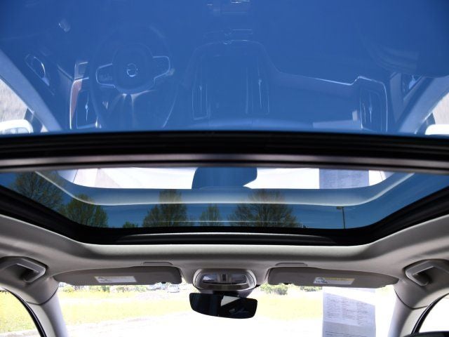 2023 Volvo XC60 Plus Bright Theme
