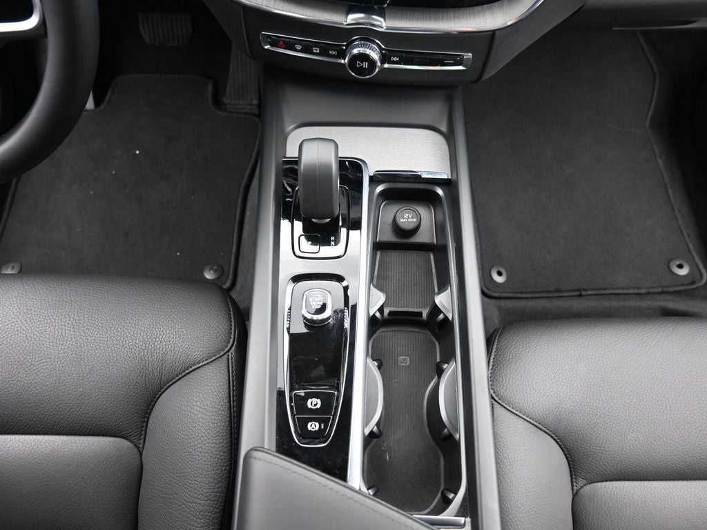 2025 Volvo XC60 Plus