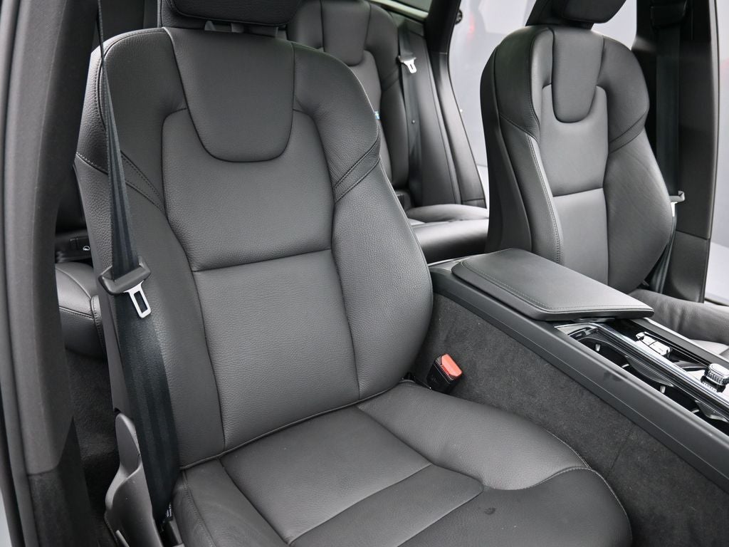 2025 Volvo XC60 Plus