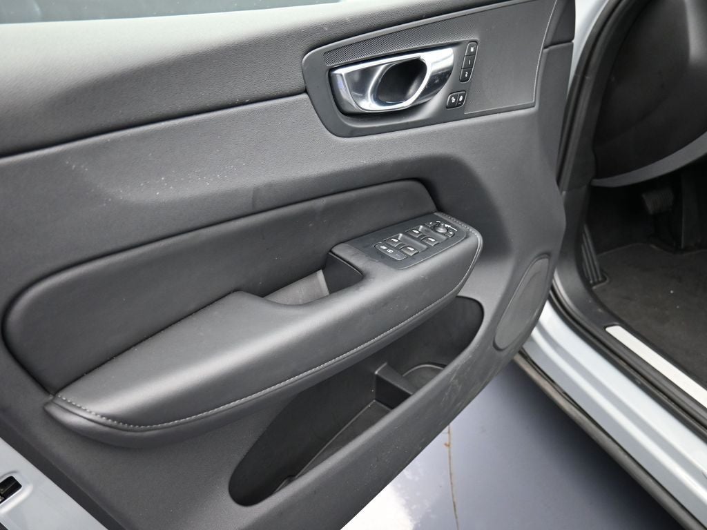 2025 Volvo XC60 Plus