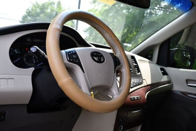 2013 Toyota Sienna XLE 8 Passenger