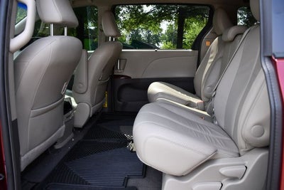 2013 Toyota Sienna XLE 8 Passenger