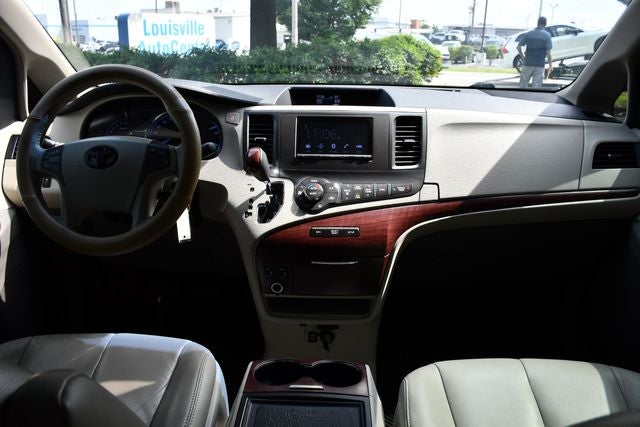 2013 Toyota Sienna XLE 8 Passenger