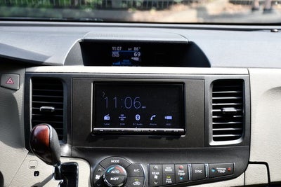 2013 Toyota Sienna XLE 8 Passenger