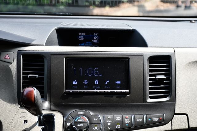 2013 Toyota Sienna XLE 8 Passenger