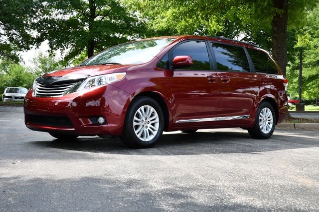2013 Toyota Sienna XLE 8 Passenger