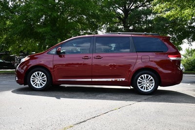 2013 Toyota Sienna XLE 8 Passenger