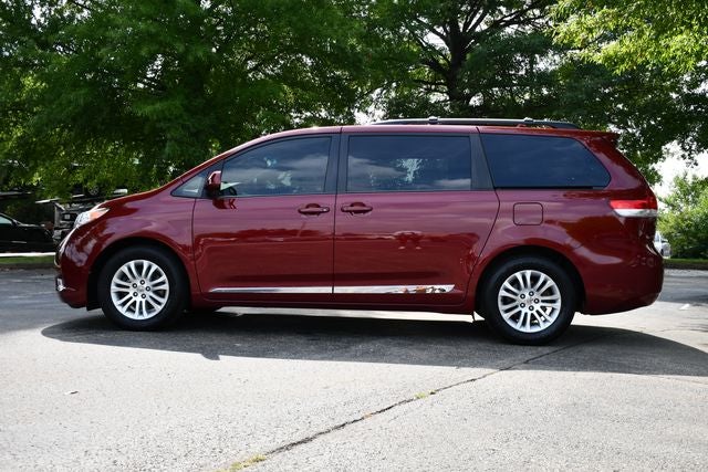 2013 Toyota Sienna XLE 8 Passenger