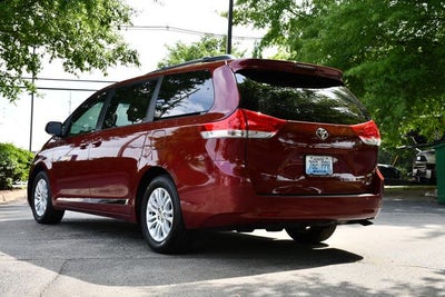 2013 Toyota Sienna XLE 8 Passenger