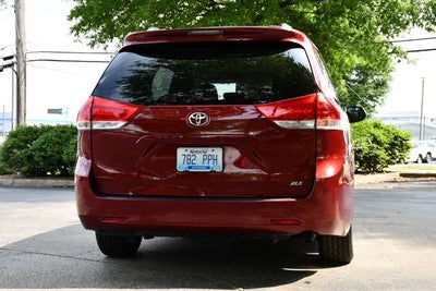 2013 Toyota Sienna XLE 8 Passenger