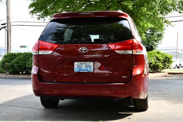 2013 Toyota Sienna XLE 8 Passenger