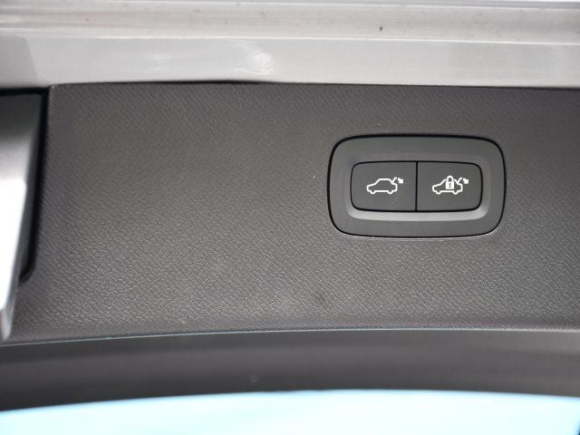 2025 Volvo XC90 B6 Core 2025.5