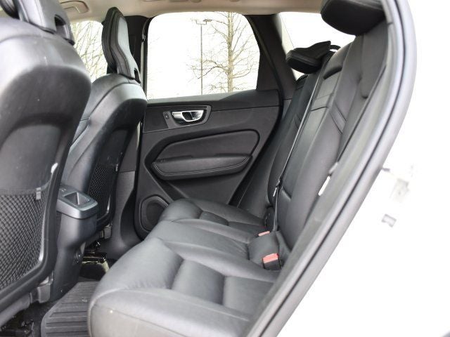 2021 Volvo XC60 T5 Momentum