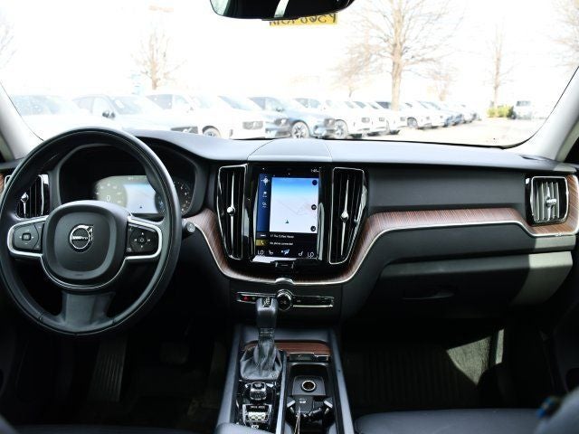 2021 Volvo XC60 T5 Momentum