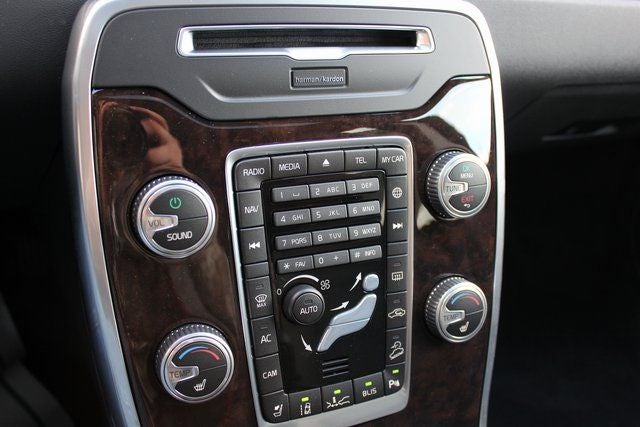 2016 Volvo XC70 T5 Platinum