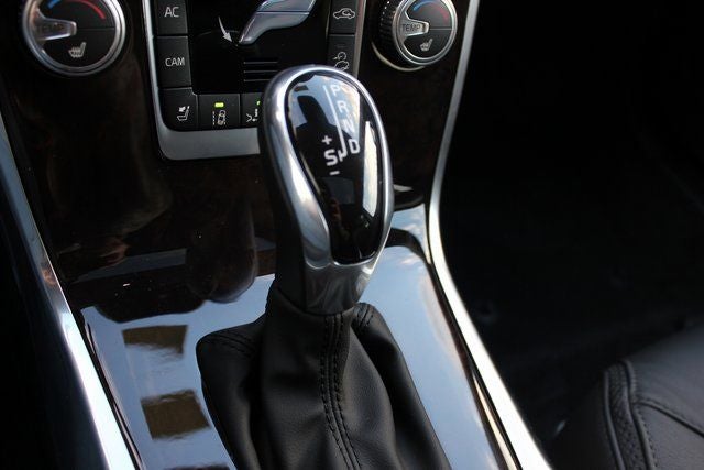 2016 Volvo XC70 T5 Platinum